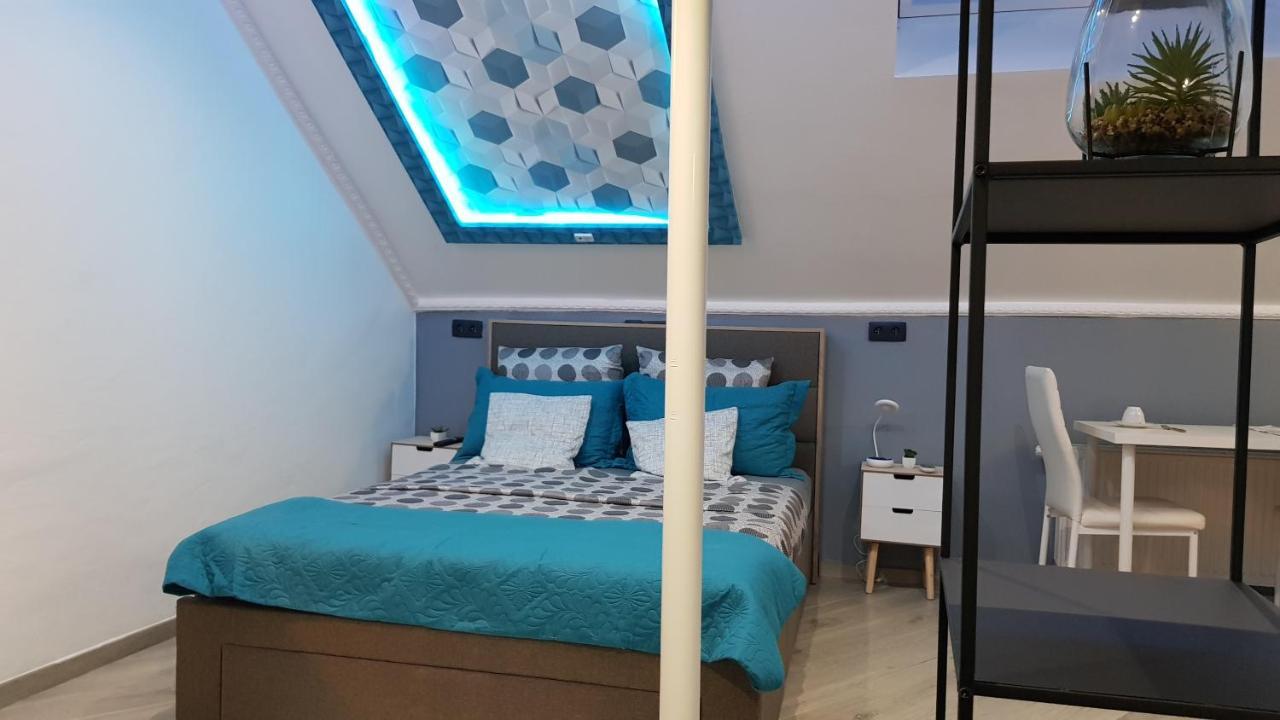 Ferienwohnung Le Petit Luxembourg Montignies-sur-Sambre Exterior foto