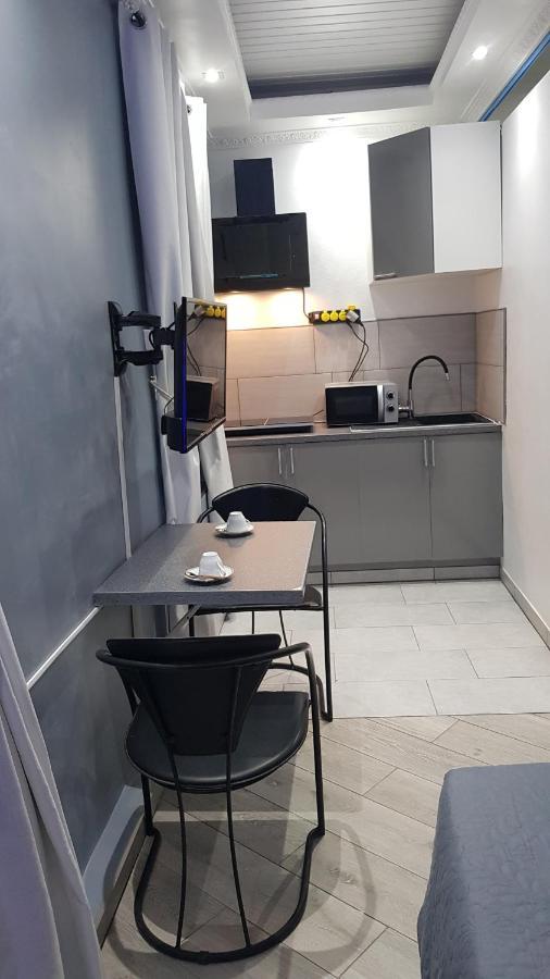 Ferienwohnung Le Petit Luxembourg Montignies-sur-Sambre Exterior foto
