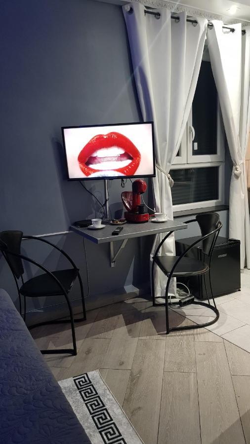 Ferienwohnung Le Petit Luxembourg Montignies-sur-Sambre Exterior foto